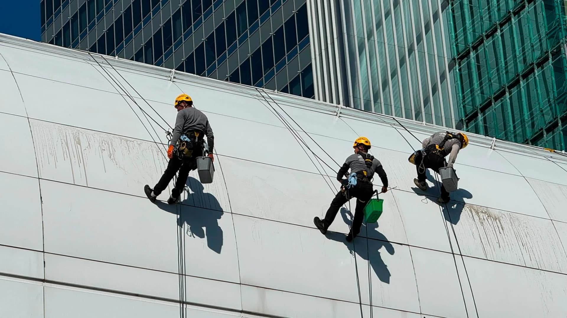CONFORT ALPIN SRL firma alpinism utilitar curatare fatade si reparatii in Bucuresti