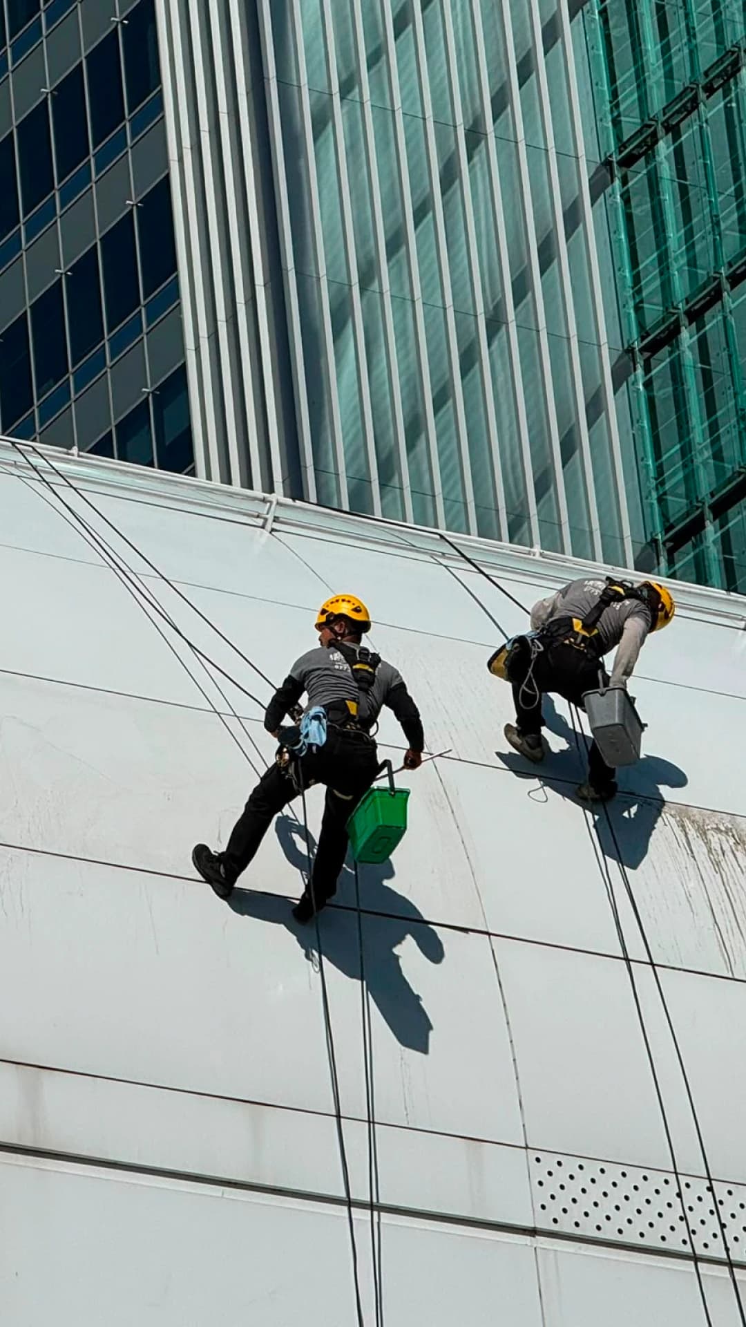 Alpinisti utilitari CONFORT ALPIN SRL lucrari autorizate la inaltime in Bucuresti